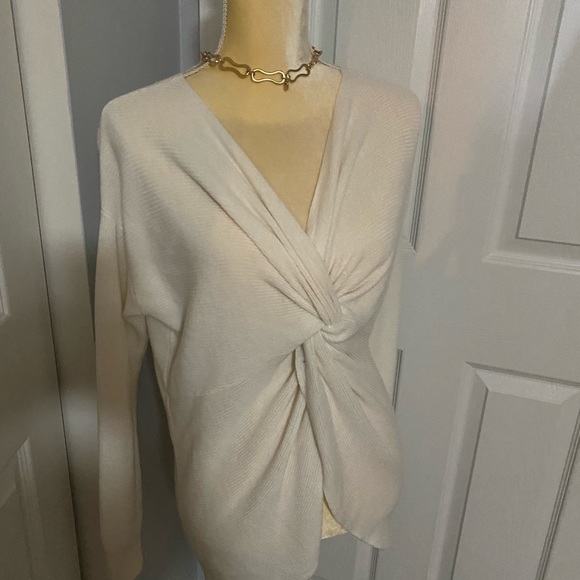 White sweater by Laurie Felt - Picture 5 of 5